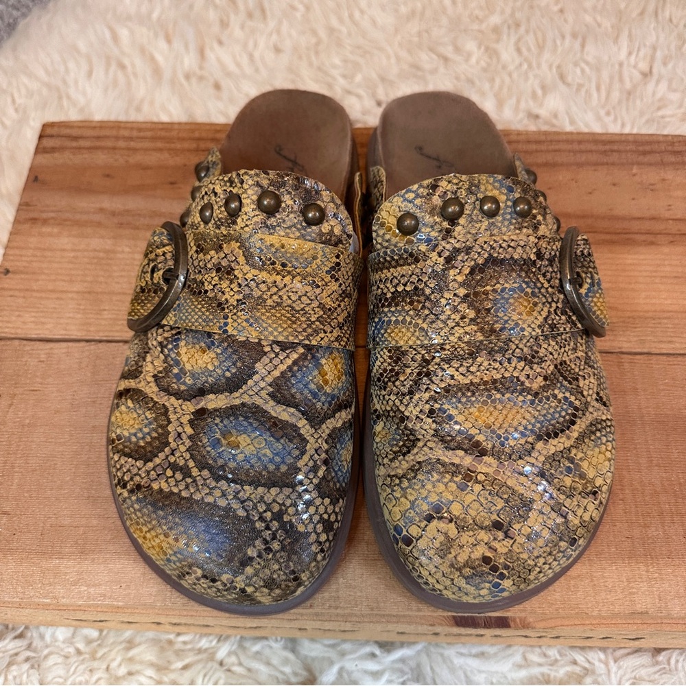 Free People Snake Print Slip-On mule Clogs shoes Buckle EU 38 USA 8